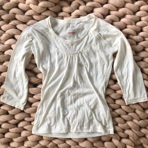 white 3/4 sleeve t shirt